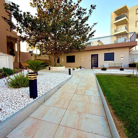 Garden House Split